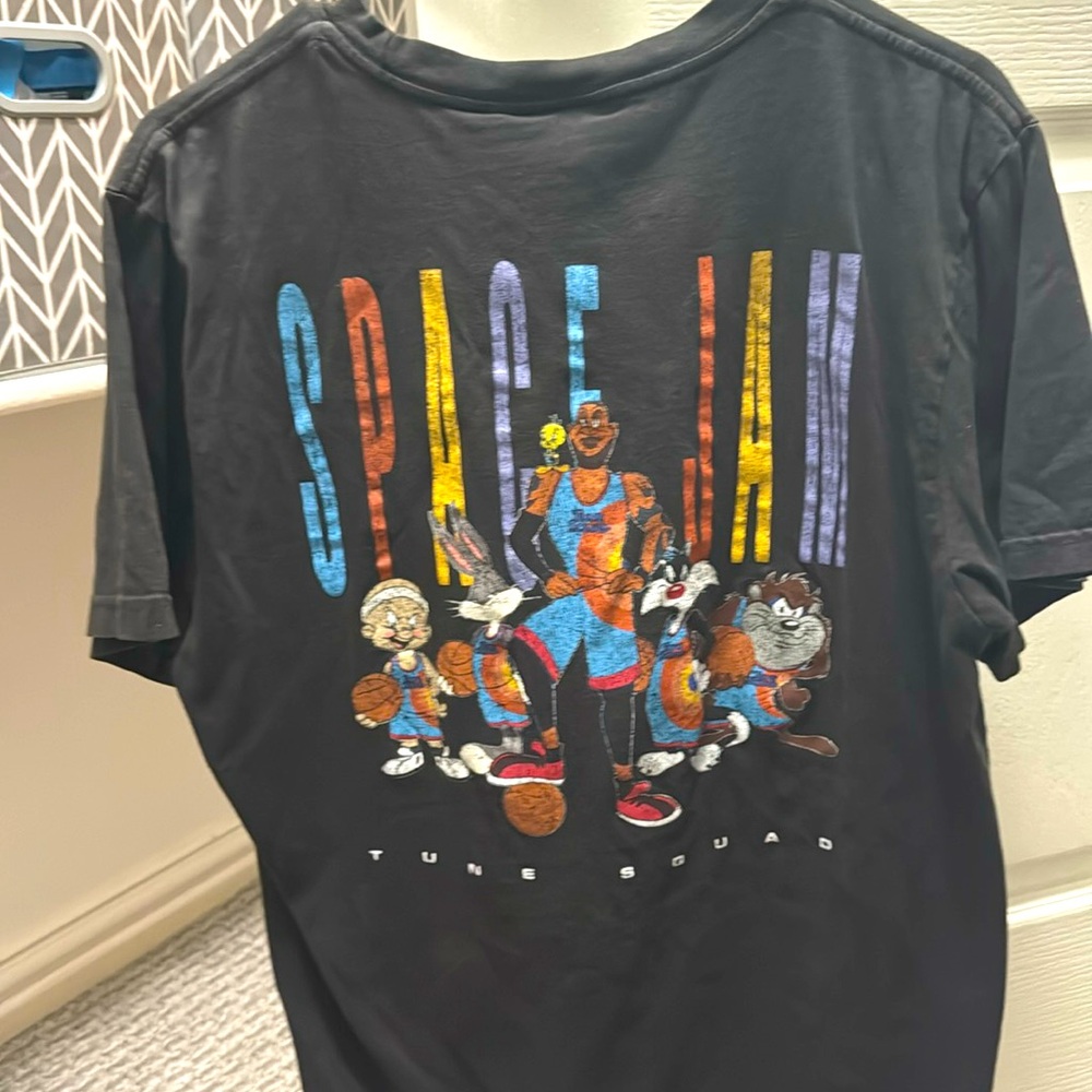 This shirt is a cute vintage looking shirt!